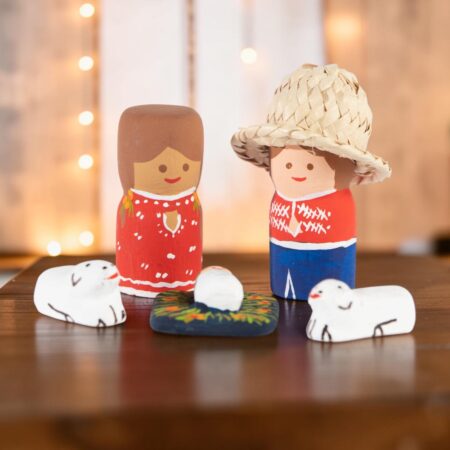 Pesebre madera pintada y sombrero